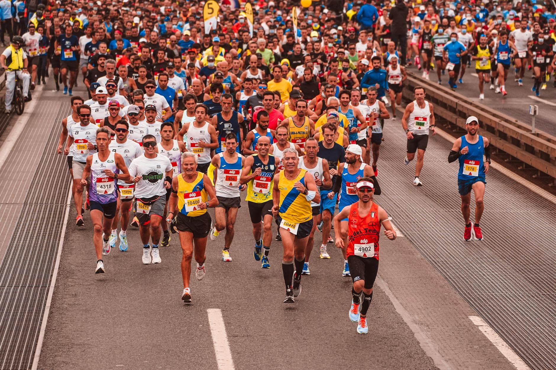 Je eigen motivational running song: muziek die je sneller maakt